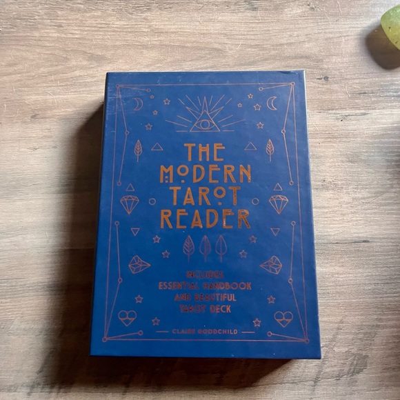 The Modern Tarot Reader Deck and Book in Box - Picture 2 of 3
